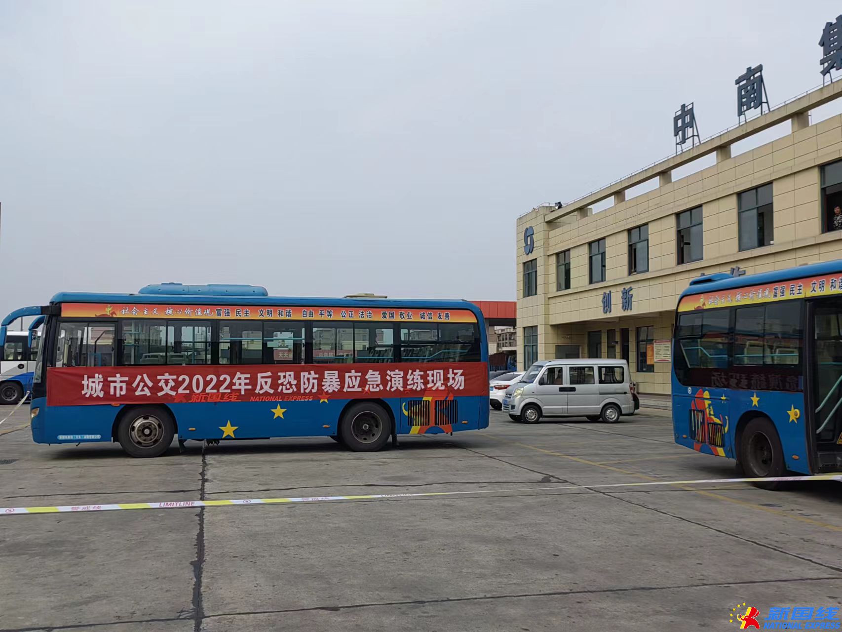 天长城市公交开展反恐防暴应急演练(图1)